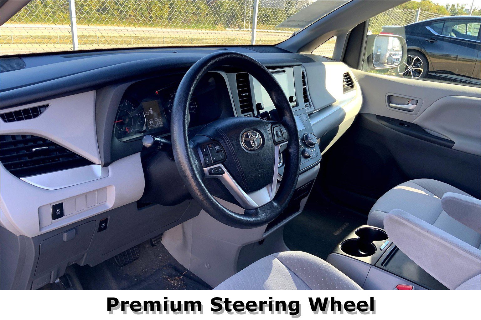 2017 Toyota Sienna LE - Photo 15