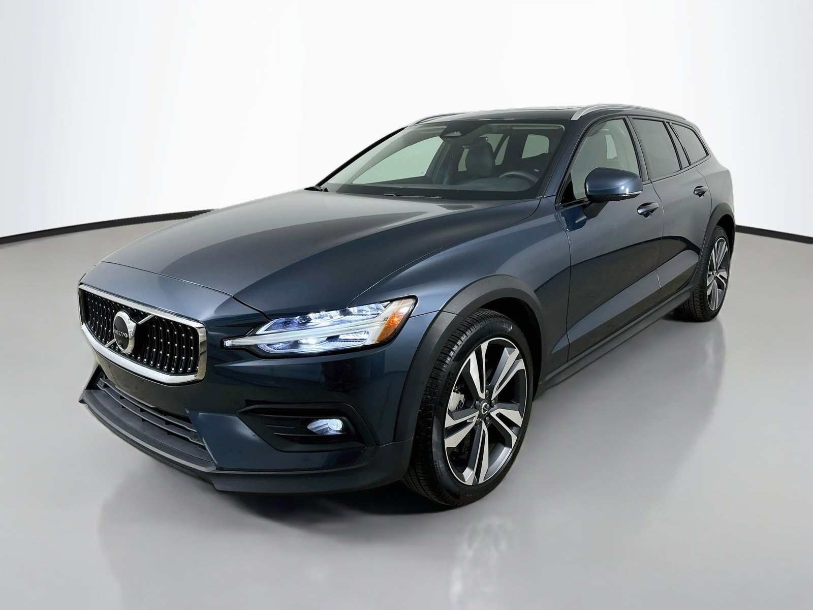 2025 Volvo V60 Cross Country