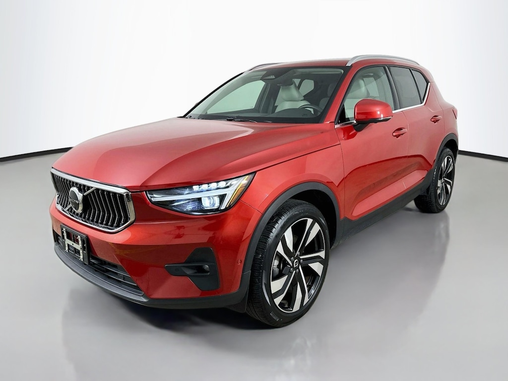 Certified 2025 Volvo XC40 B5 Ultra Bright Theme SUV