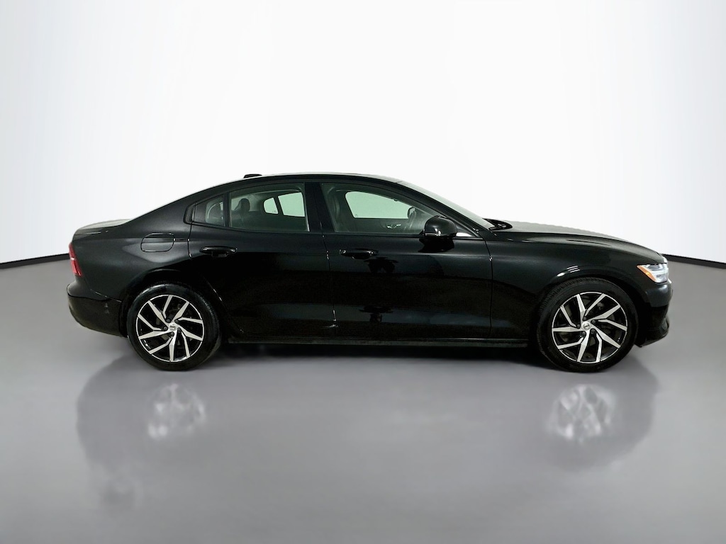 Used 2019 Volvo S60 T6 Momentum Sedan