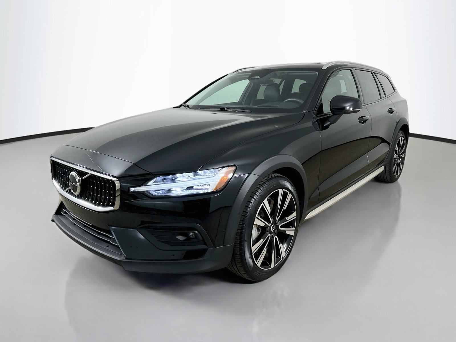 2025 Volvo V60 Cross Country