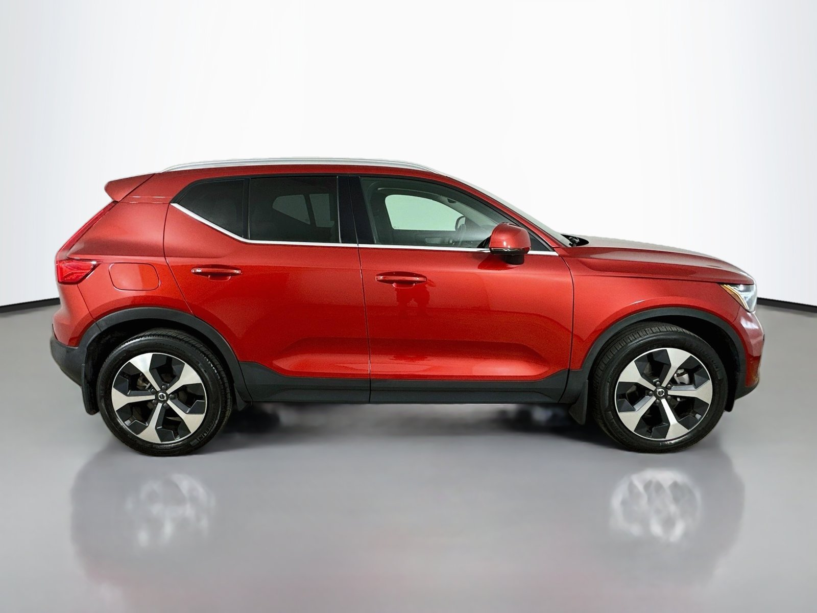 Used 2024 Volvo XC40 B5 Plus Bright Theme SUV