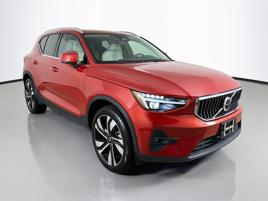 Certified 2025 Volvo XC40 B5 Ultra Bright Theme SUV