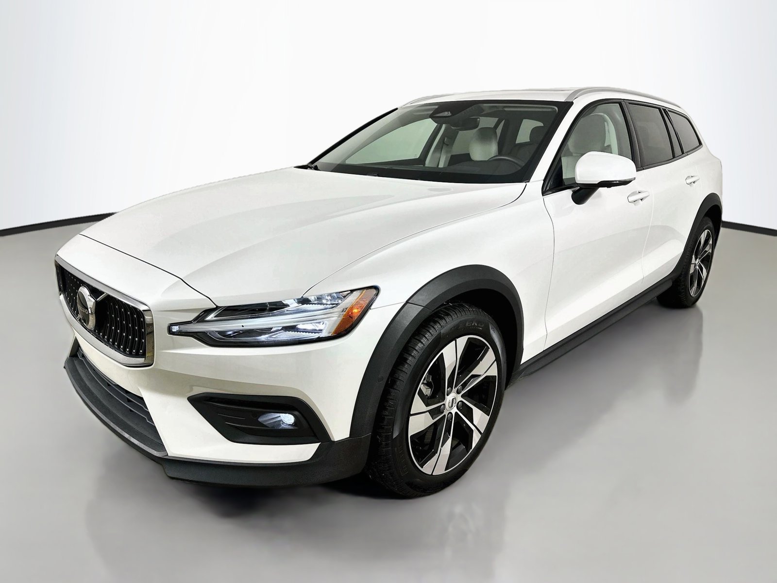 2025 Volvo V60 Cross Country