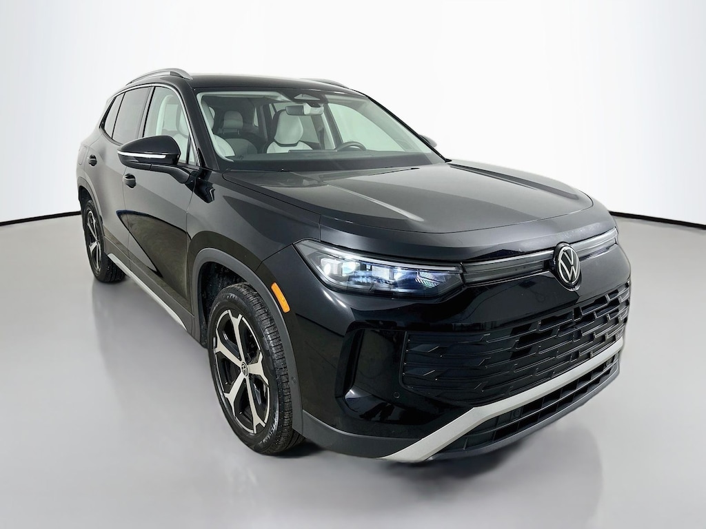 Used 2025 Volkswagen Tiguan 2.0T SE SUV