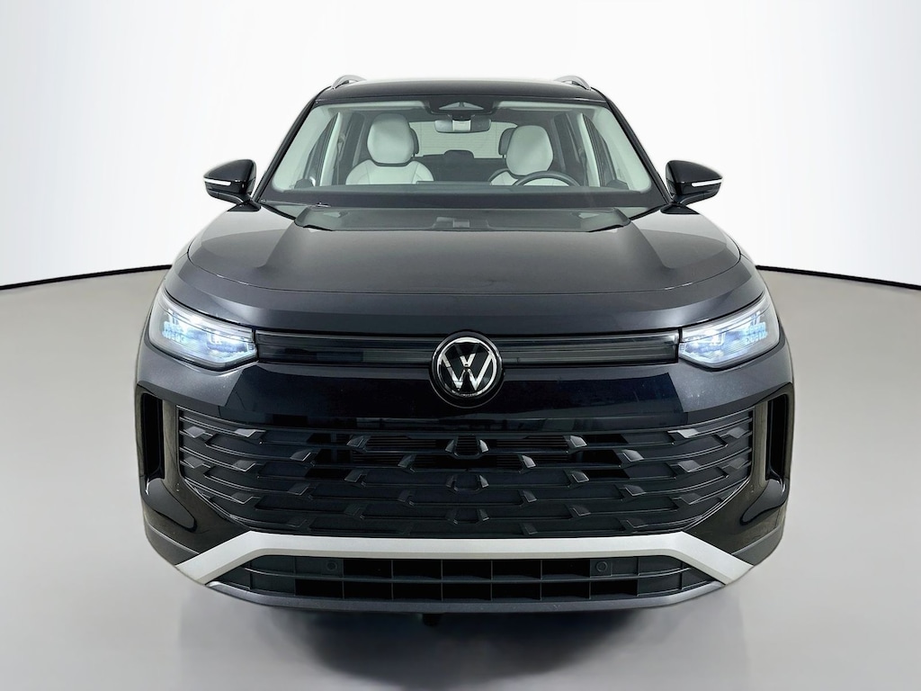 Used 2025 Volkswagen Tiguan 2.0T SE SUV