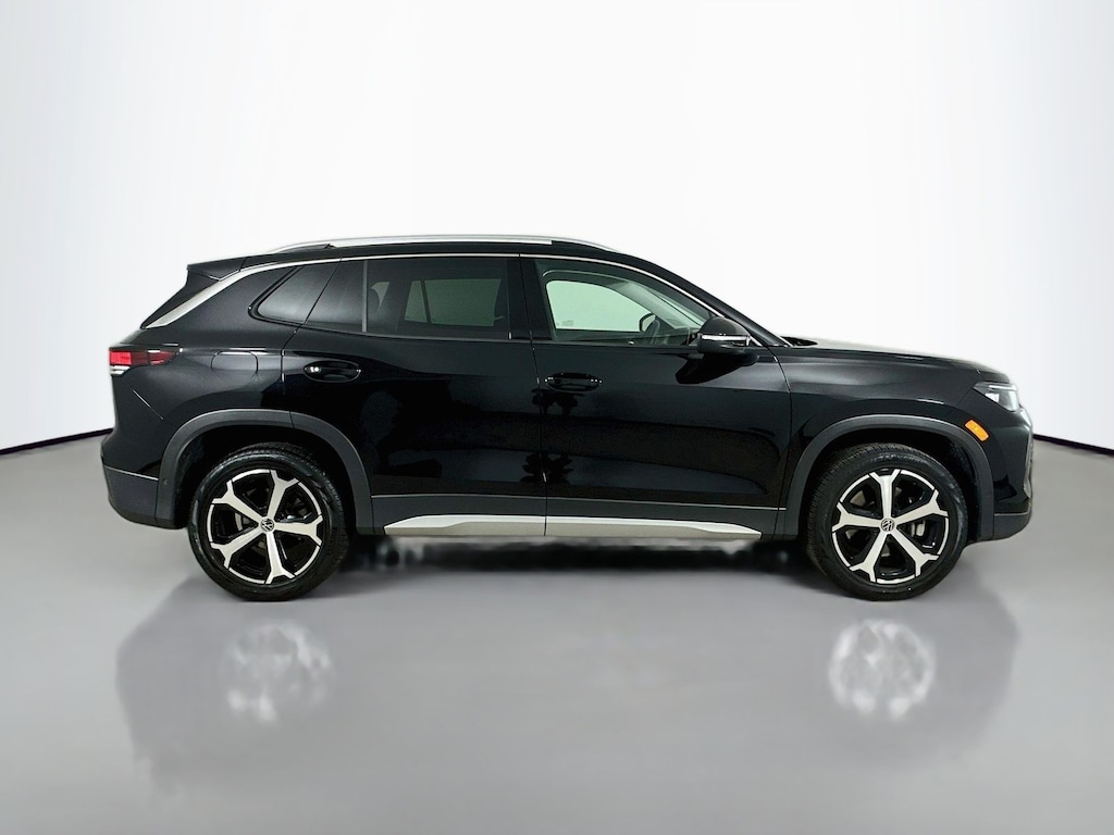 Used 2025 Volkswagen Tiguan 2.0T SE SUV