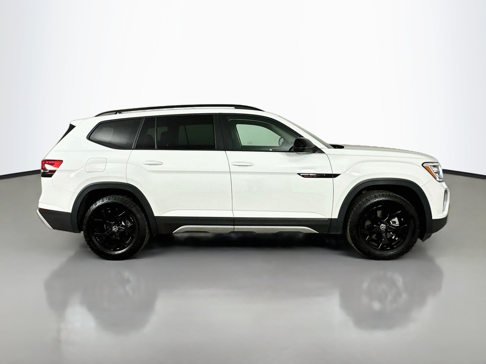 Used 2025 Volkswagen Atlas 2.0T Peak Edition SUV