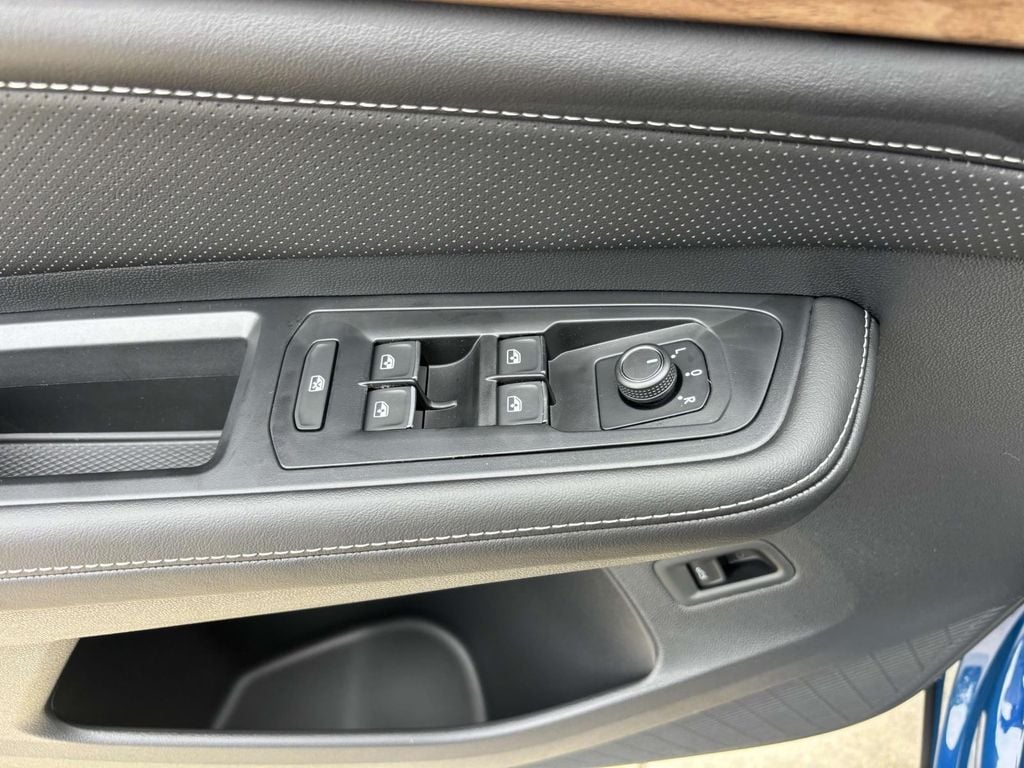 2026 Volkswagen Atlas SE w/Tech - Photo 13