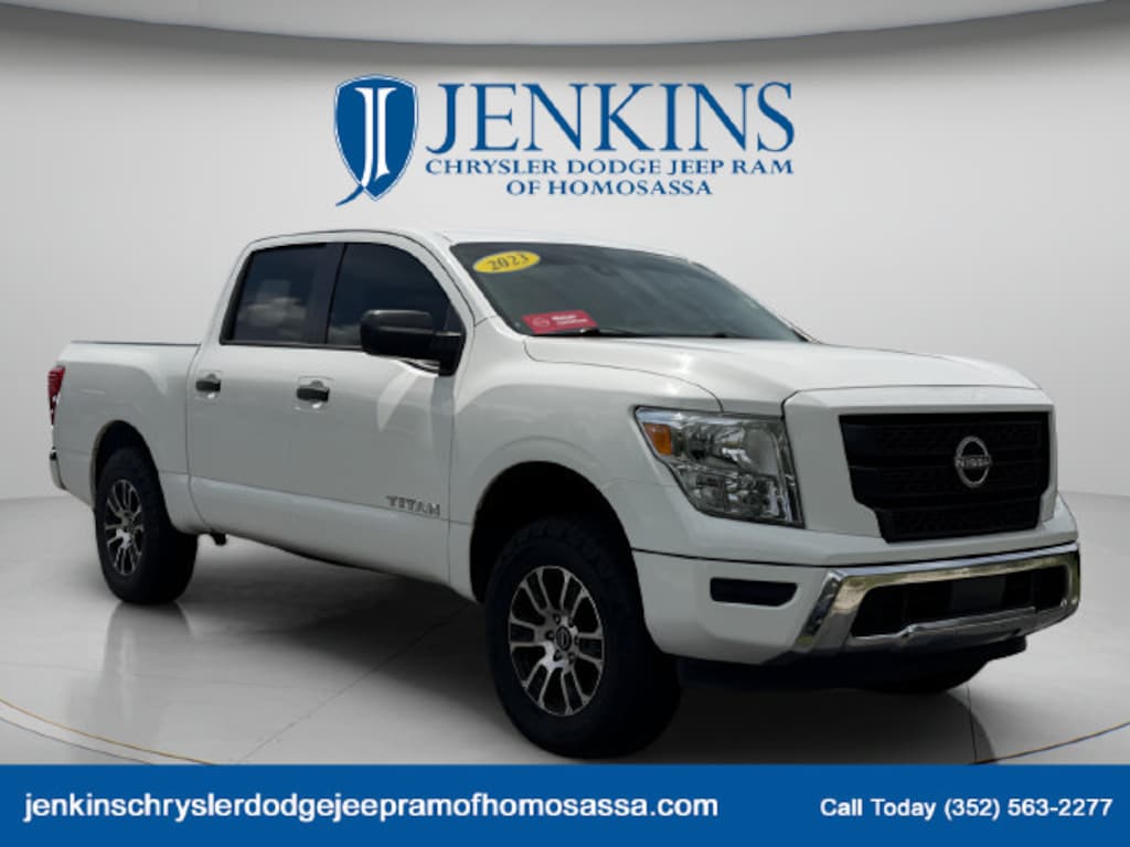 Used 2023 Nissan Titan SV Truck Crew Cab