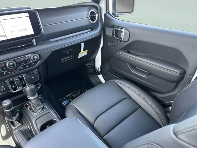 2025 Jeep Wrangler 4-Door Sahara - Photo 31
