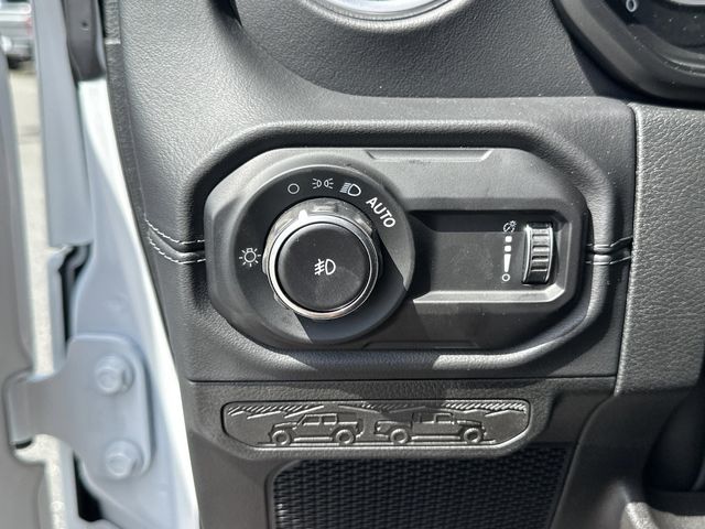2025 Jeep Wrangler 4-Door Sahara - Photo 8