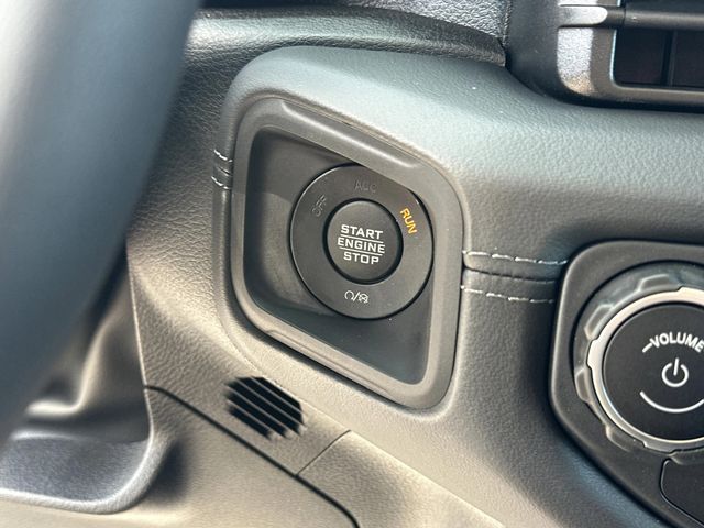 2025 Jeep Wrangler 4-Door Sahara - Photo 30