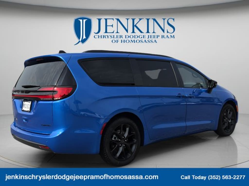New 2027 Chrysler Pacifica LIMITED Passenger Van