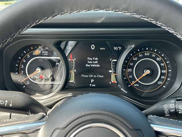 2025 Jeep Wrangler 4-Door Sahara - Photo 13