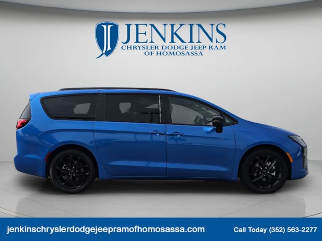 New 2027 Chrysler Pacifica LIMITED Passenger Van