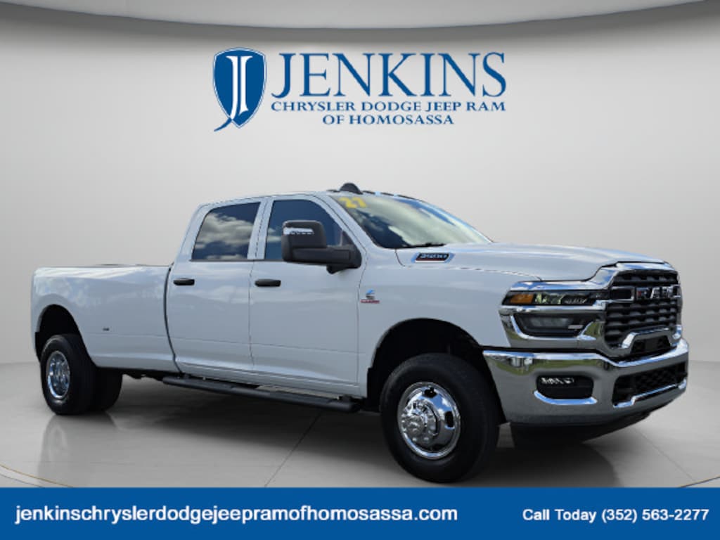 New 2027 Ram 3500 TRADESMAN CREW CAB 4X4 8' BOX Pickup