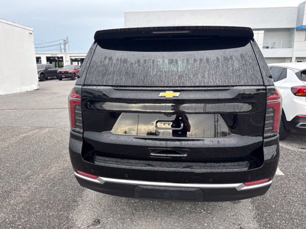 New 2025 Chevrolet Suburban LT SUV