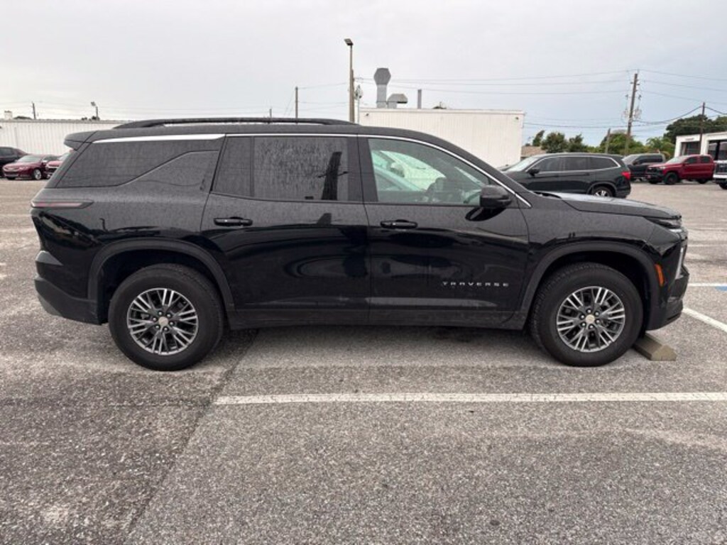 Certified 2025 Chevrolet Traverse LT SUV