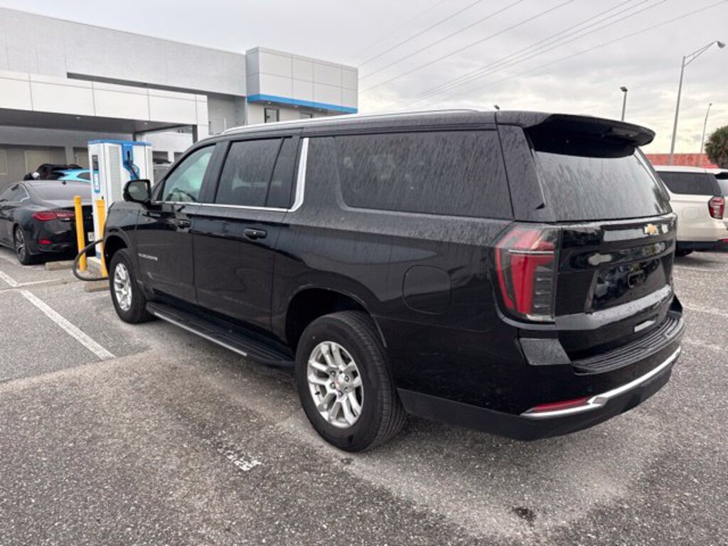 New 2025 Chevrolet Suburban LT SUV