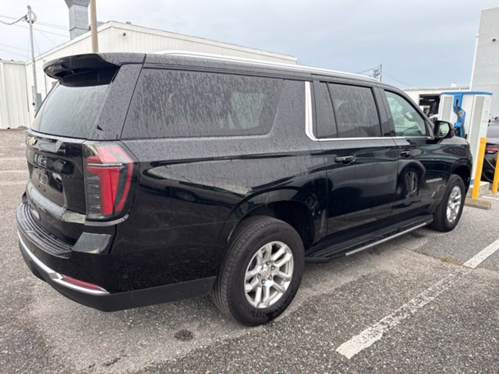 New 2025 Chevrolet Suburban LT SUV