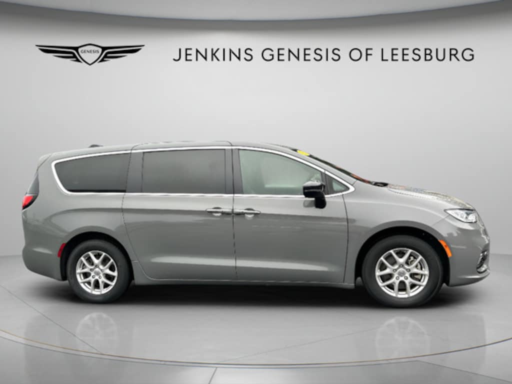 Used 2025 Chrysler Pacifica Select Minivan/Van