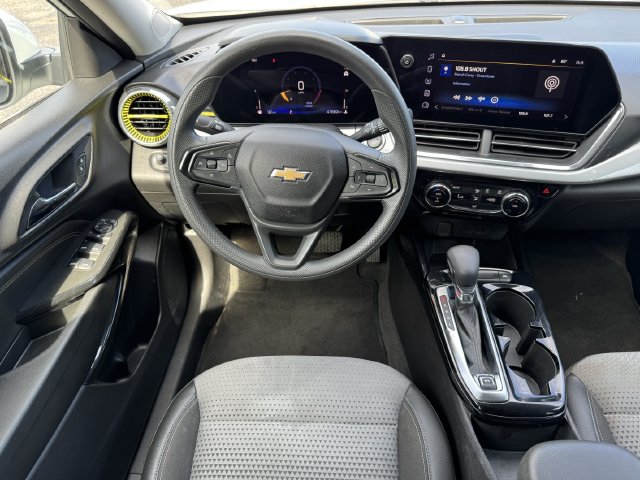 2025 Chevrolet Trax LT - Photo 8
