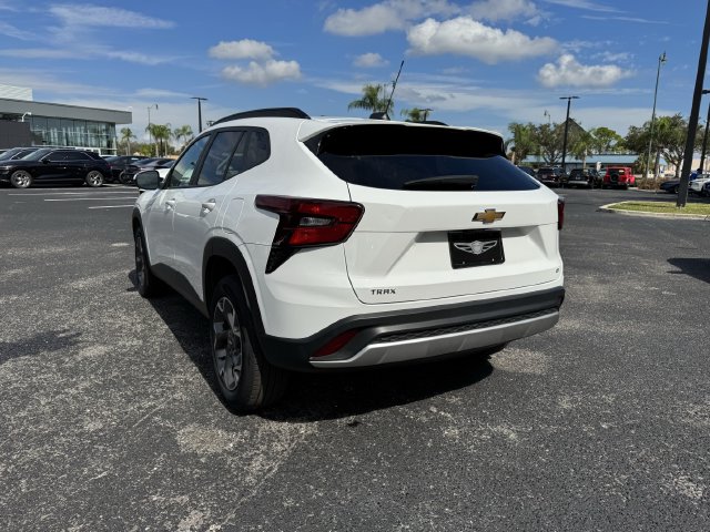 2025 Chevrolet Trax LT - Photo 13