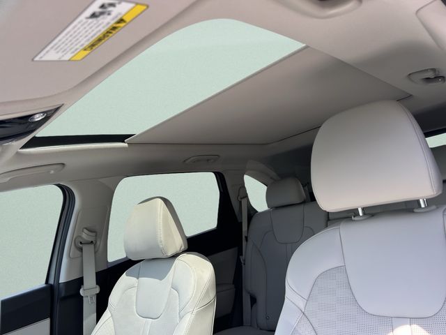 2025 Kia Sorento S - Photo 24