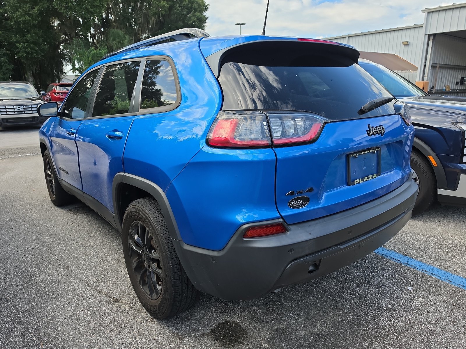 Used 2023 Jeep Cherokee Altitude SUV