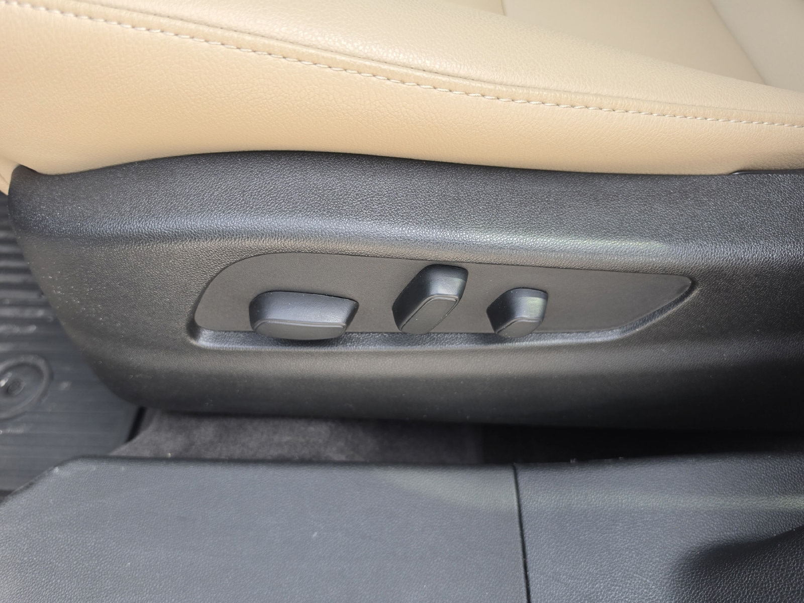 2024 Cadillac XT4 Luxury - Photo 23
