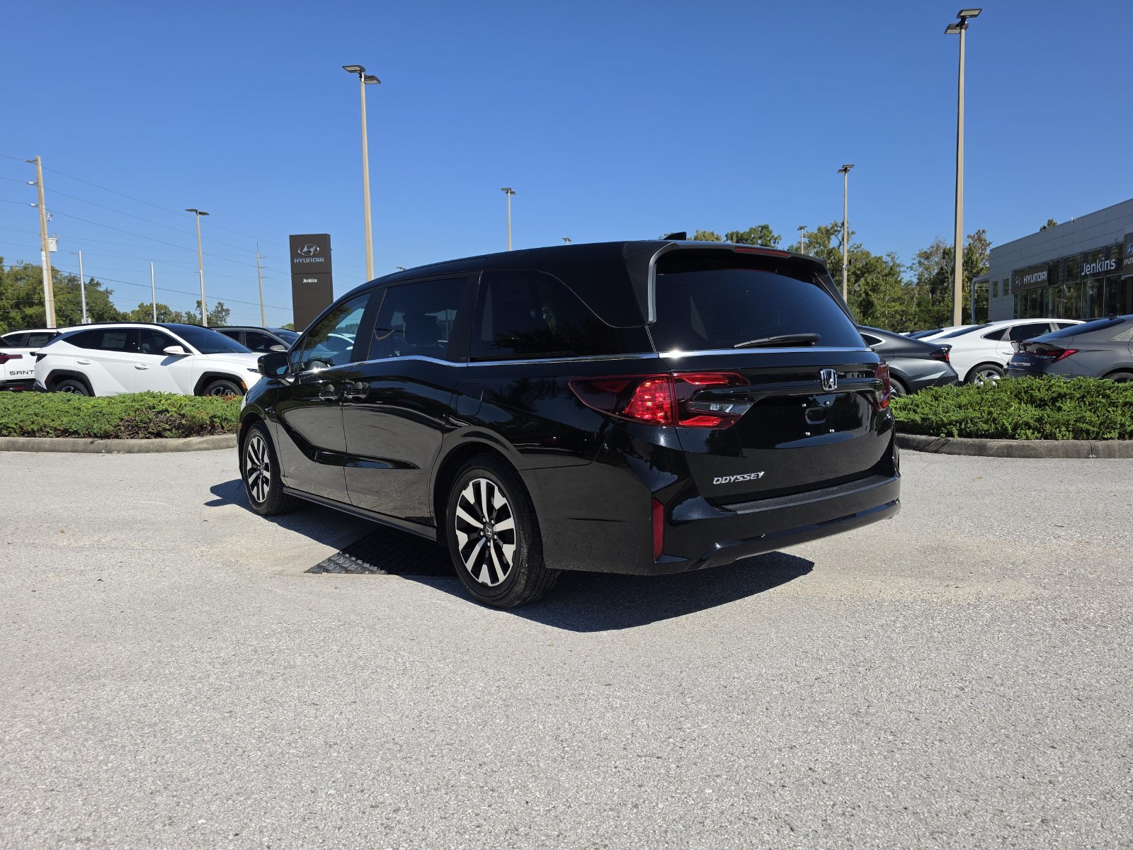 2025 Honda Odyssey EX-L - Photo 7