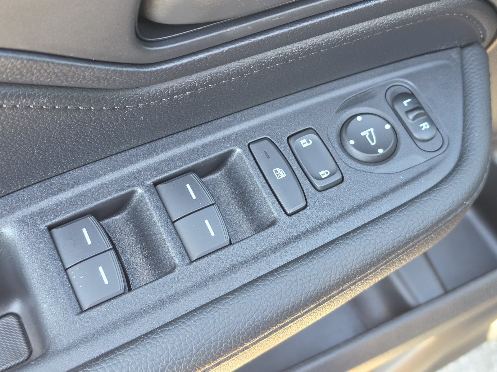 2025 Honda Odyssey EX-L - Photo 24