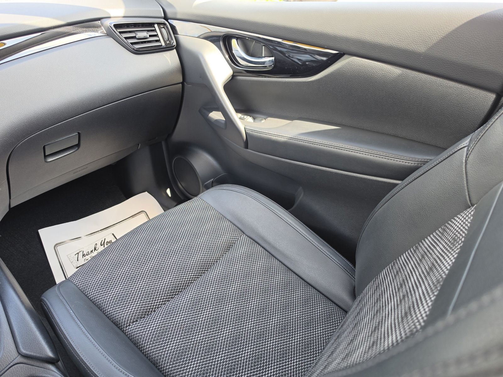 2022 Nissan Rogue Sport SV - Photo 17
