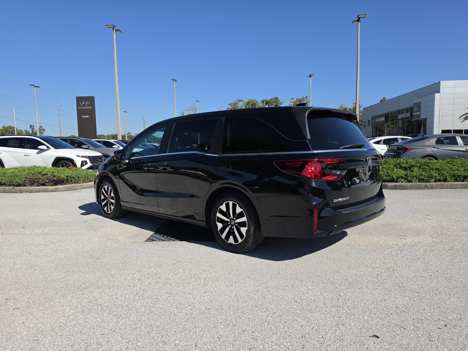 2025 Honda Odyssey EX-L - Photo 8