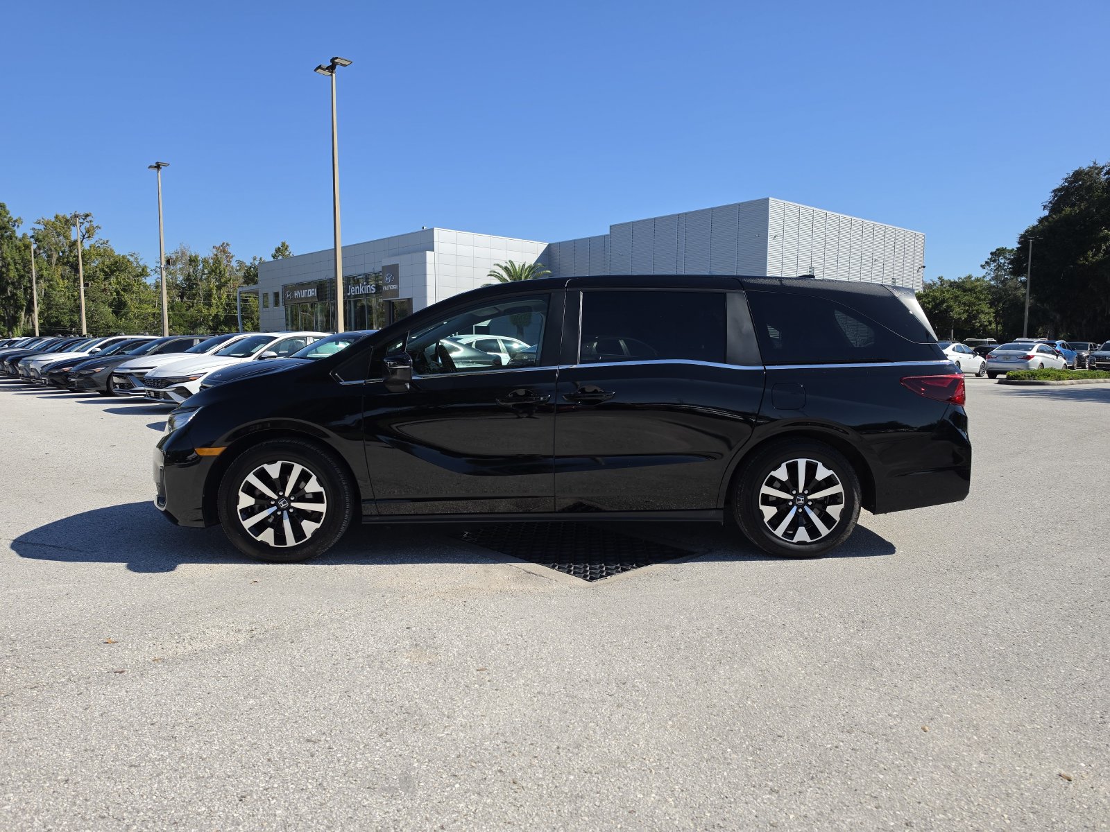 2025 Honda Odyssey EX-L - Photo 9