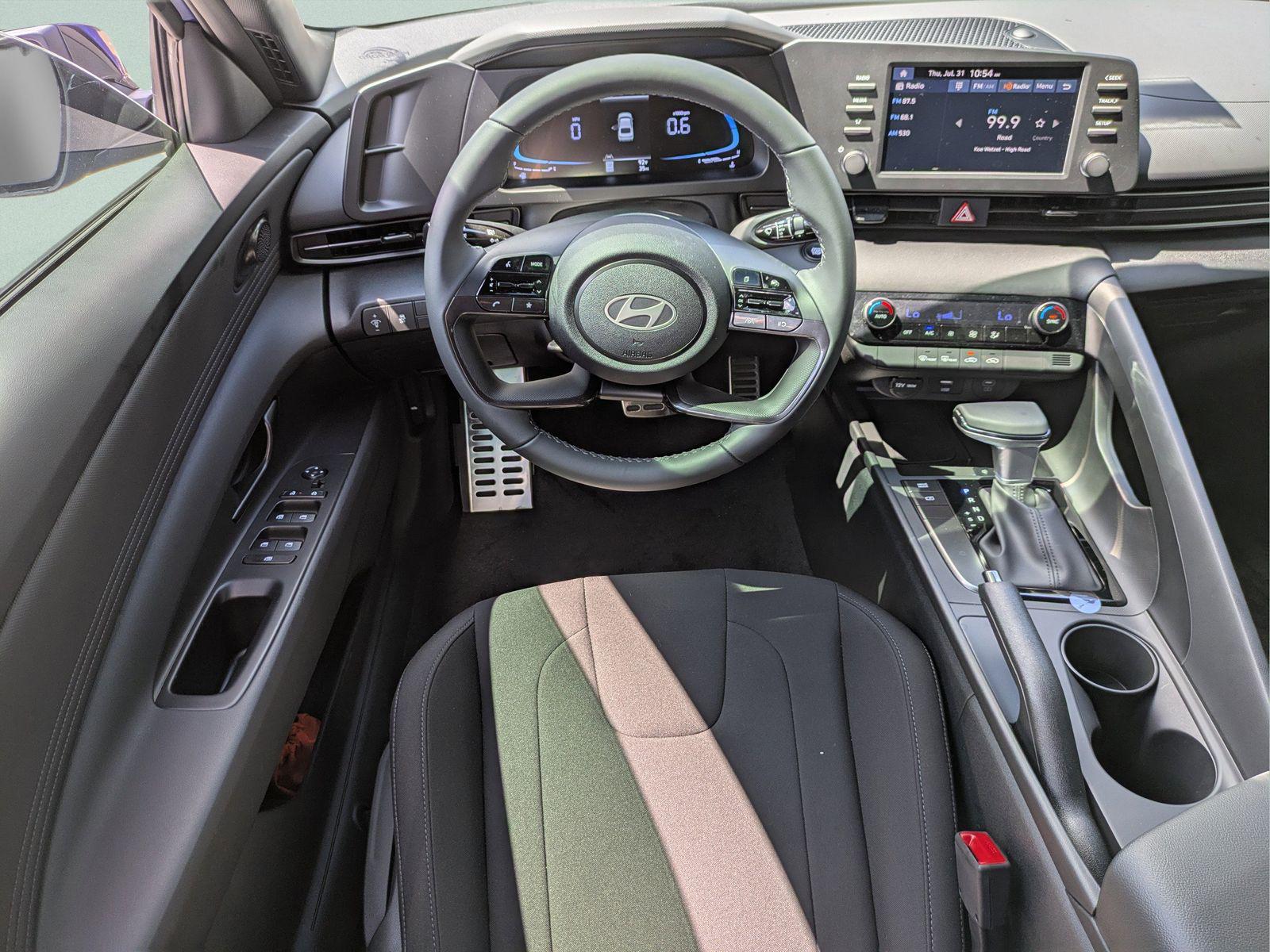 2025 Hyundai Elantra SEL - Photo 20