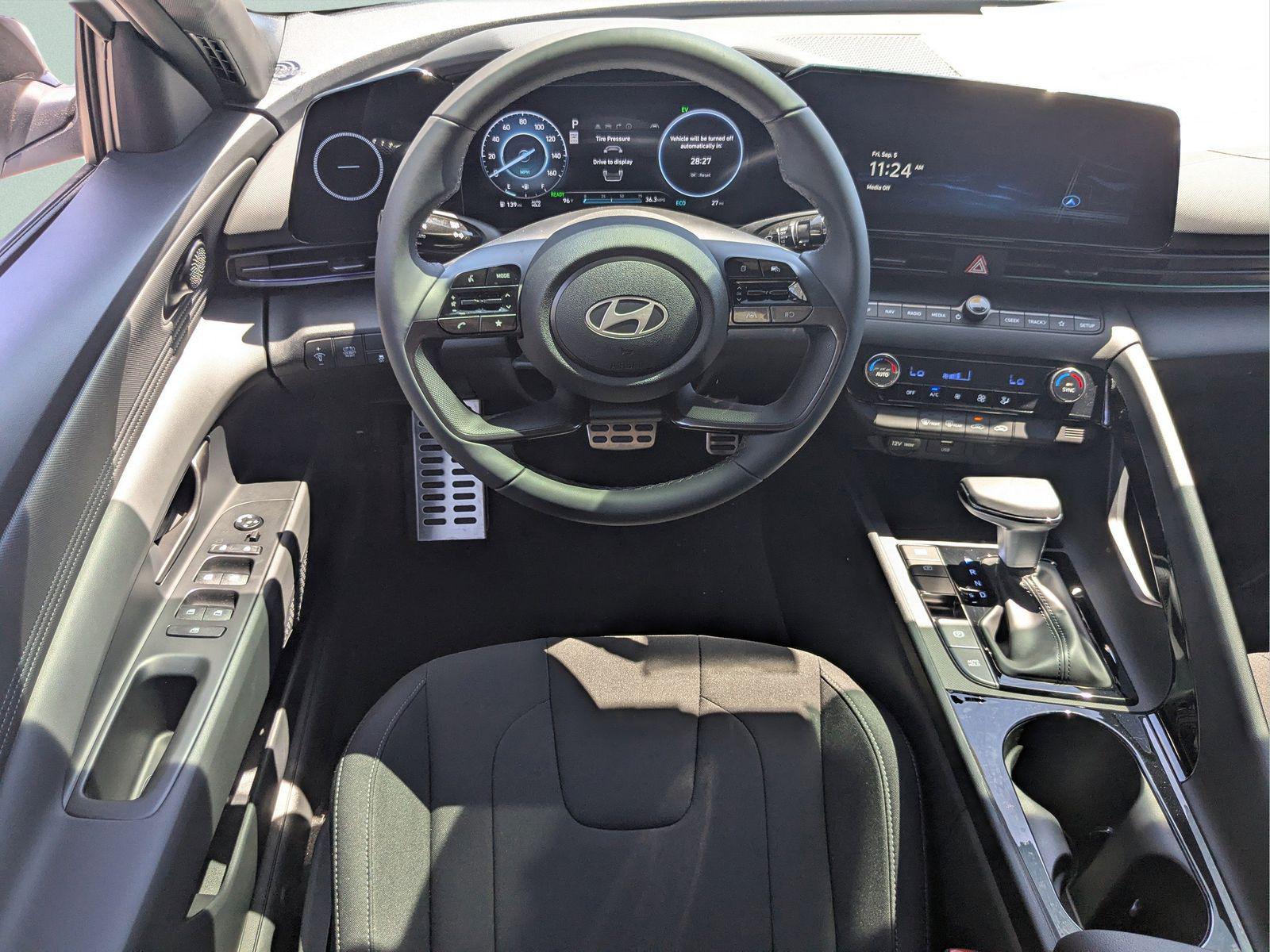 2025 Hyundai Elantra Blue - Photo 18