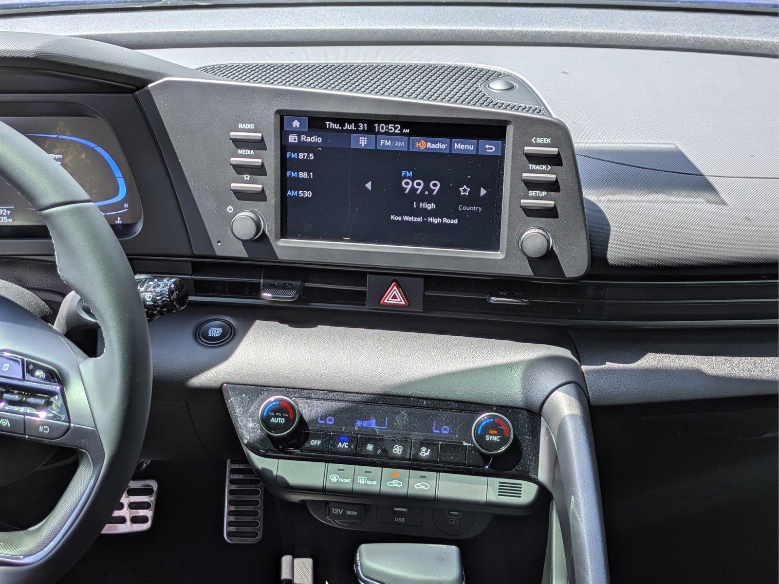 2025 Hyundai Elantra SEL - Photo 17