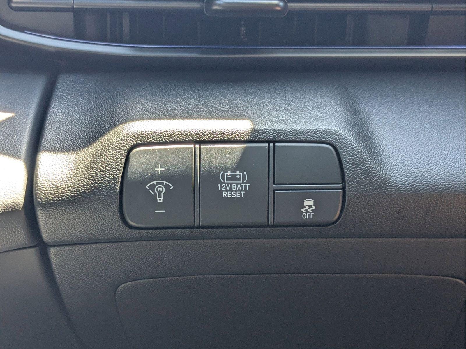 2025 Hyundai Elantra Blue - Photo 23