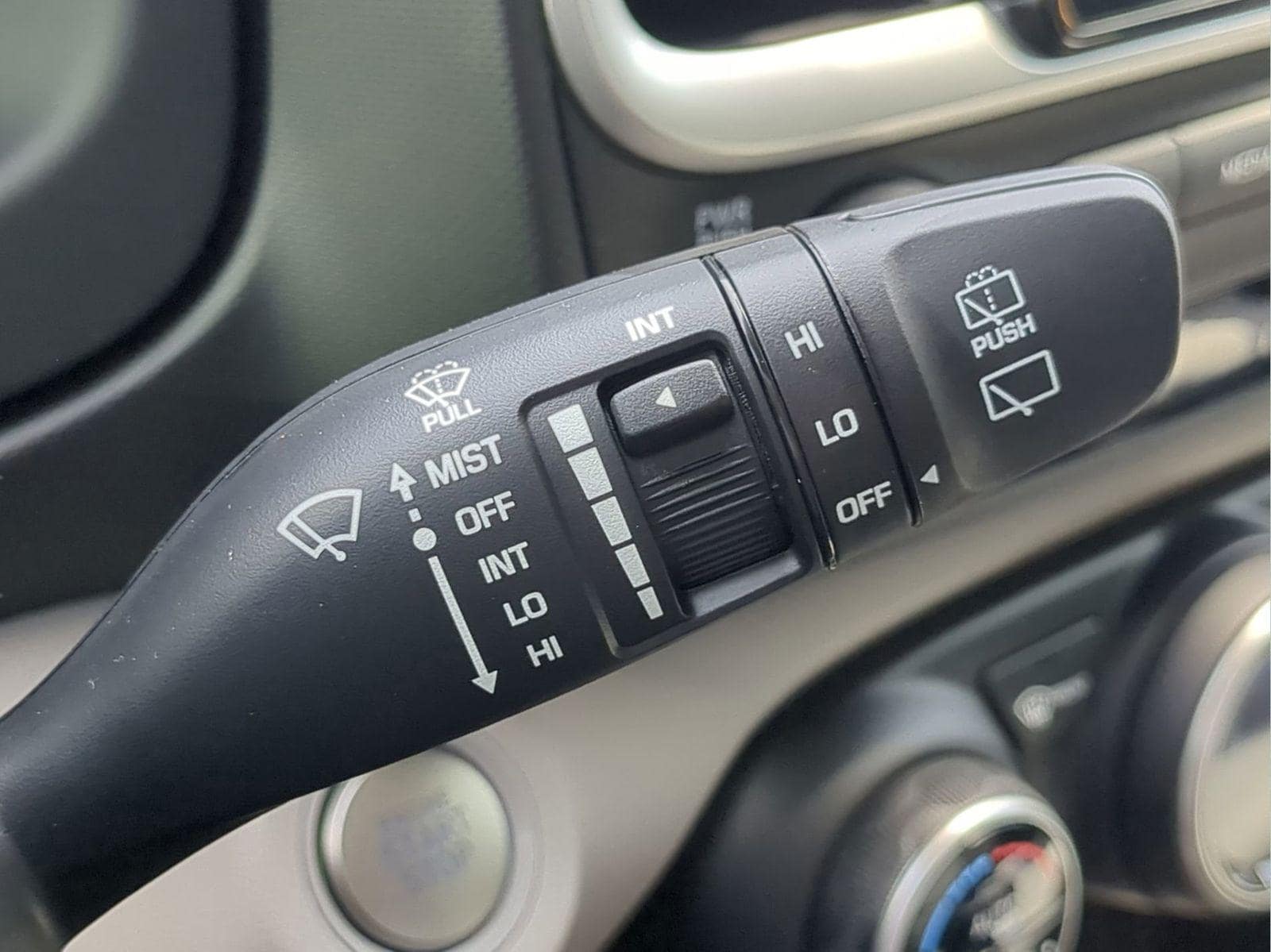 2025 Hyundai Venue SEL - Photo 30