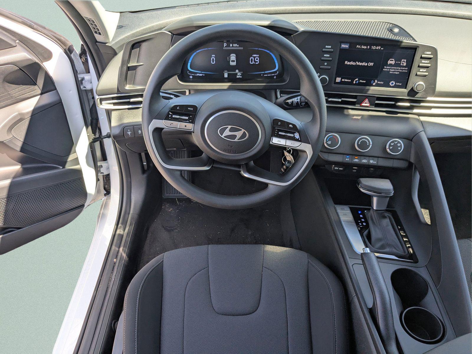 2025 Hyundai Elantra SE - Photo 18