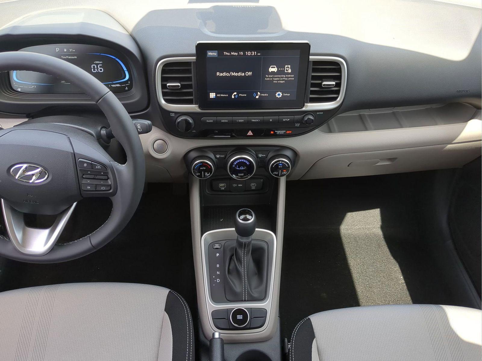 2025 Hyundai Venue SEL - Photo 18