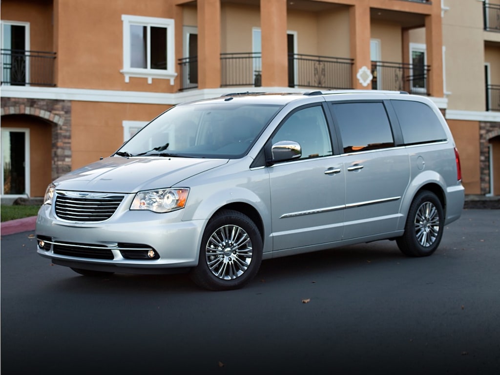 Used 2014 Chrysler Town & Country Touring Minivan/Van