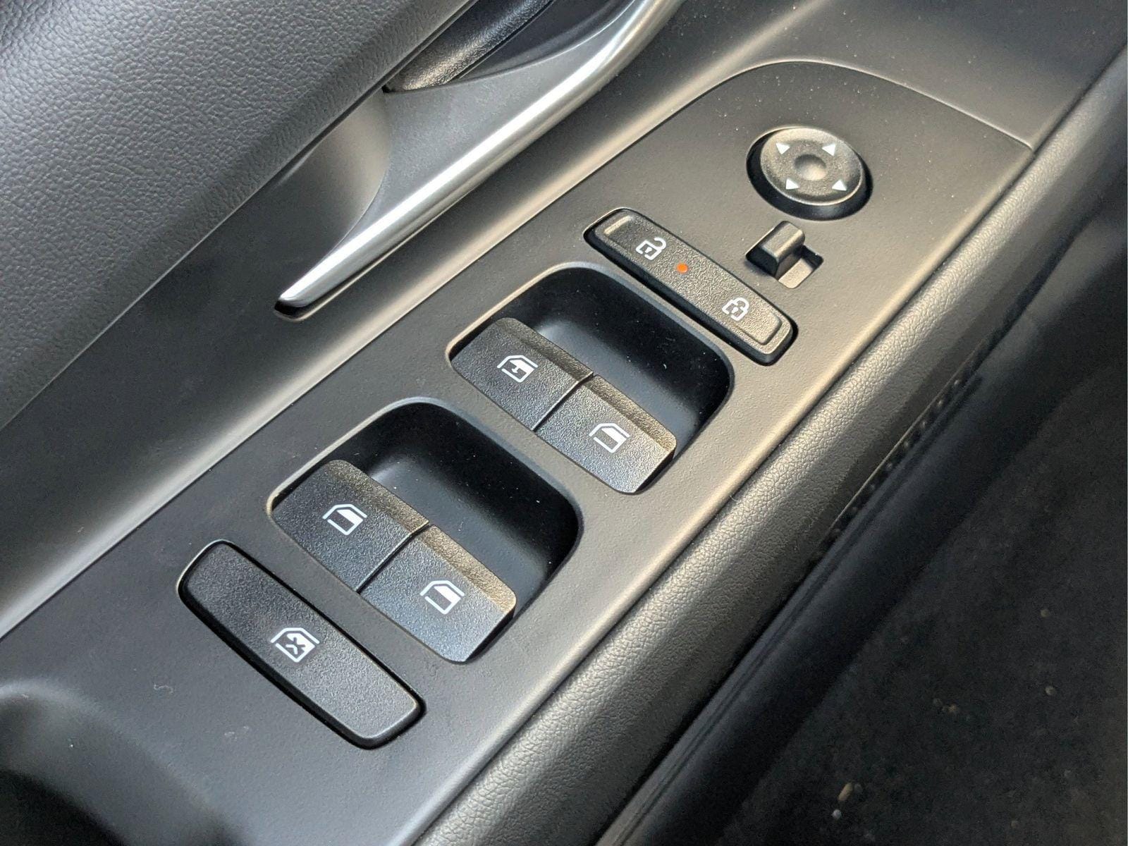 2025 Hyundai Elantra SE - Photo 22