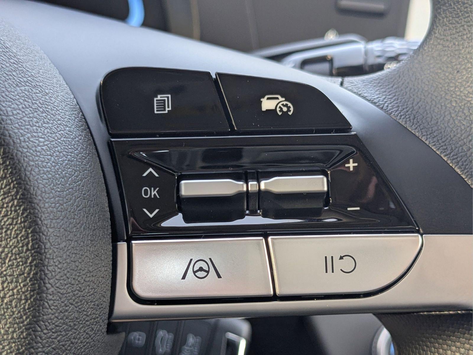 2025 Hyundai Elantra SE - Photo 25