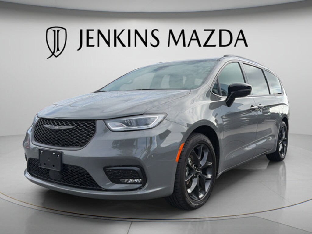 Used 2025 Chrysler Pacifica Limited Minivan/Van