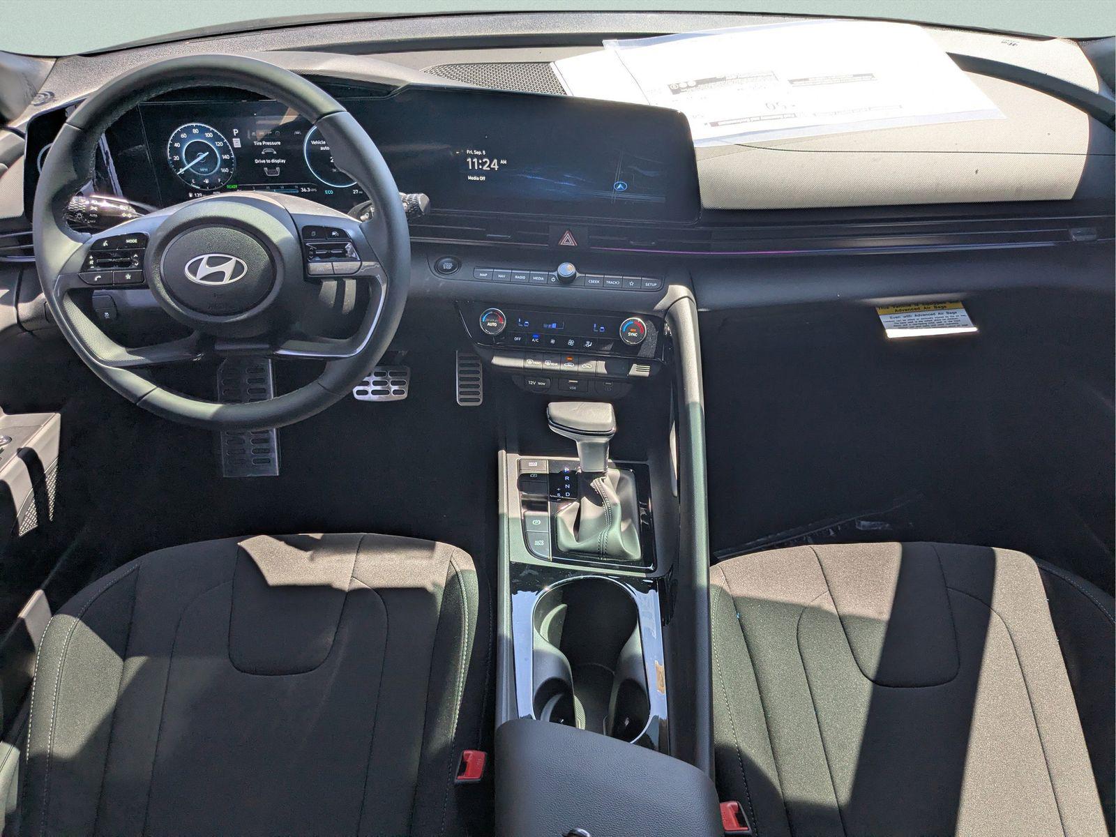 2025 Hyundai Elantra Blue - Photo 17