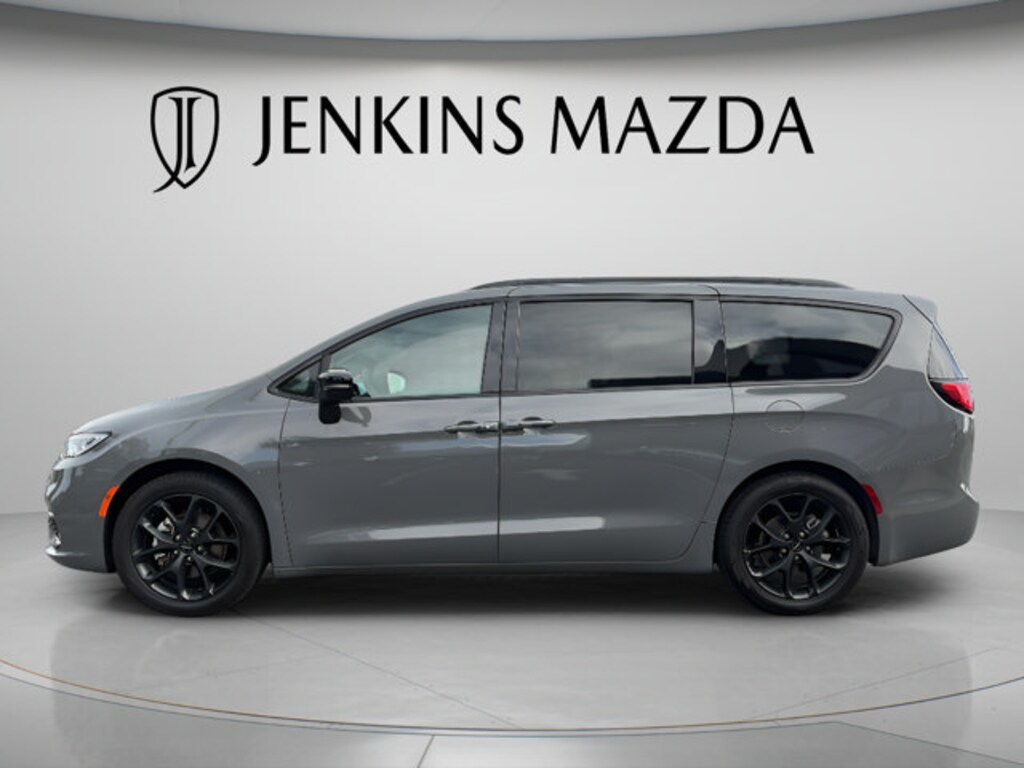 Used 2025 Chrysler Pacifica Limited Minivan/Van