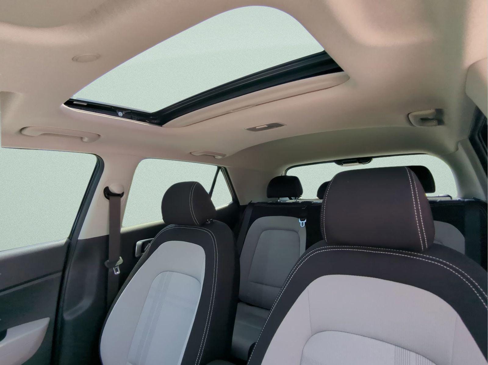 2025 Hyundai Venue SEL - Photo 23